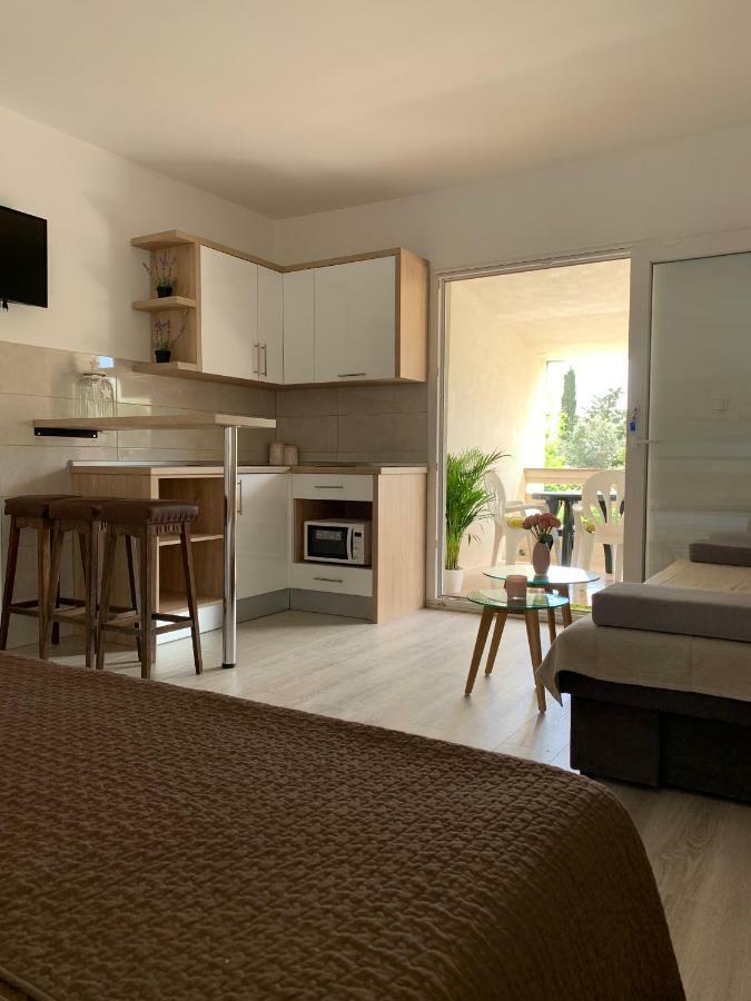 Apartmani Emilio Новалья Экстерьер фото